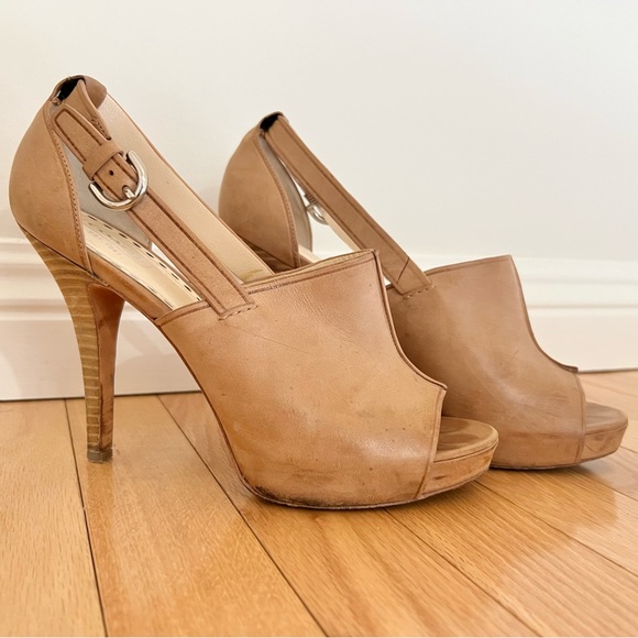 Tan Leather Coach Heals - Picture 9 of 10